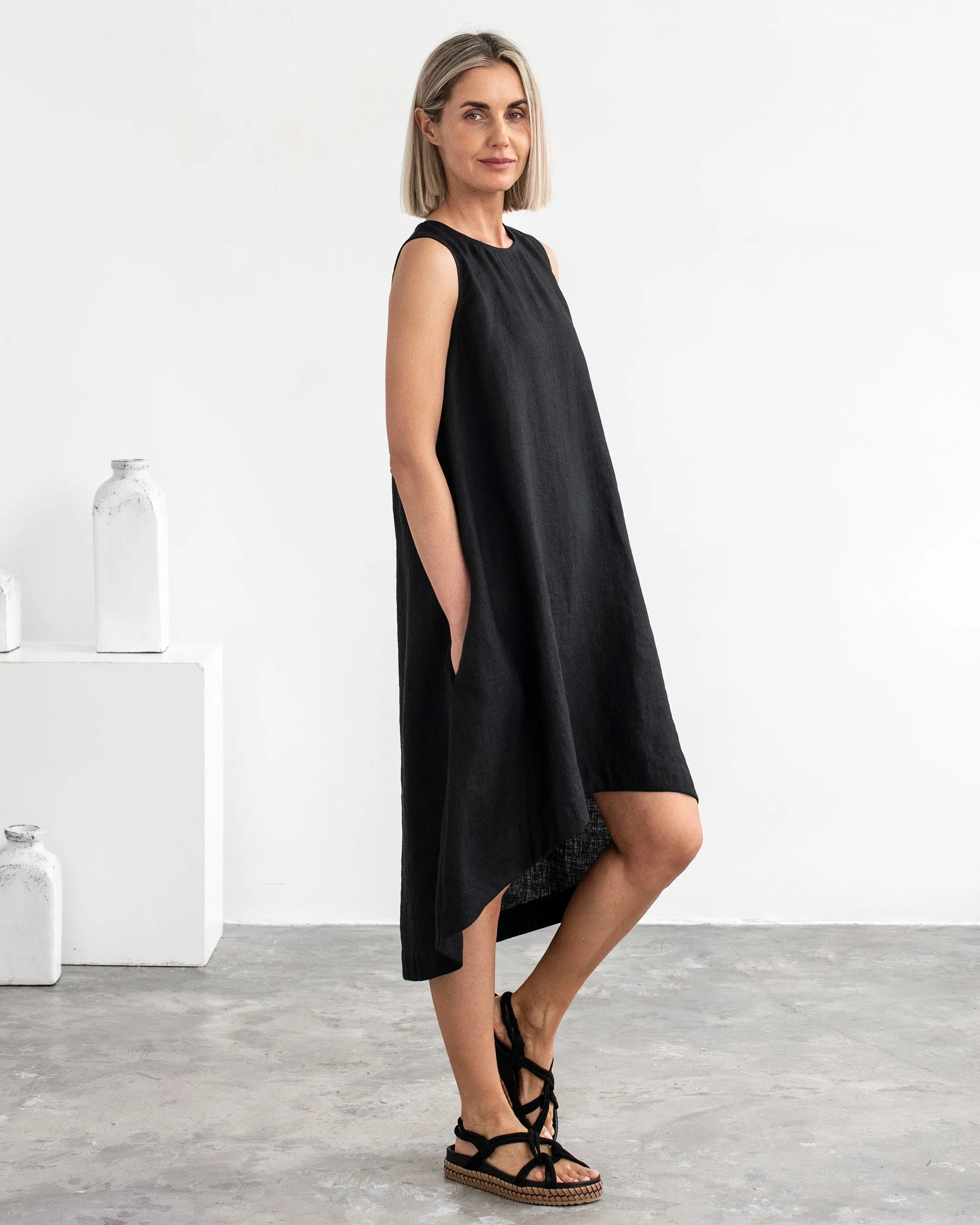 Royal TOSCANA linen dress in Black