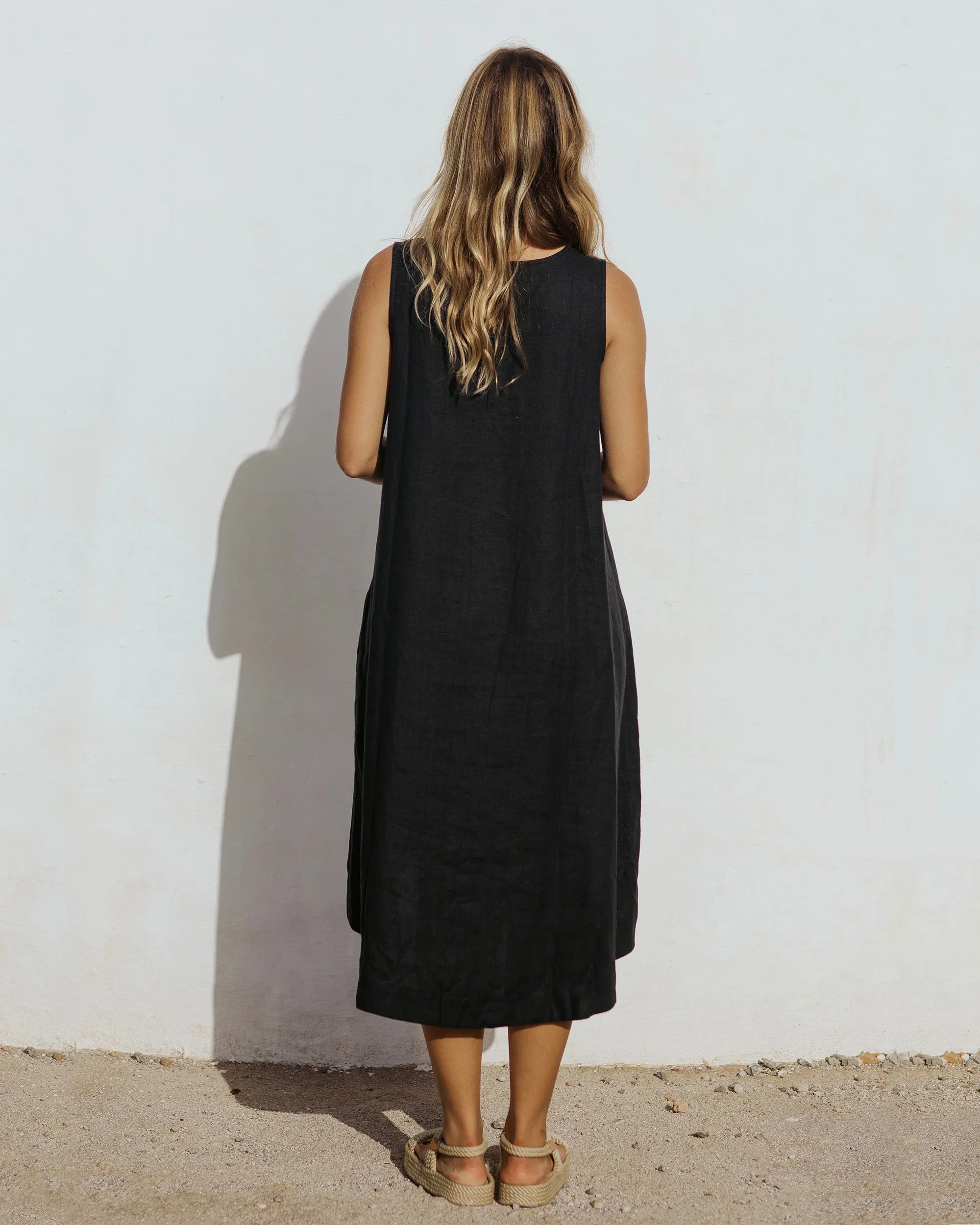 Royal TOSCANA linen dress in Black